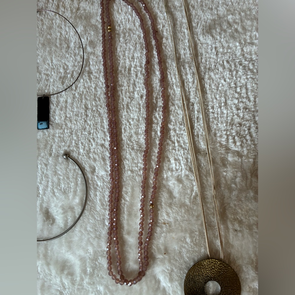 Five necklaces - Picture 4 of 7